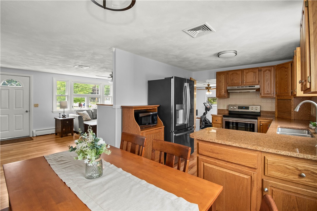 114 Johnson Boulevard Coventry, RI 02816 - Photo 8 of 27