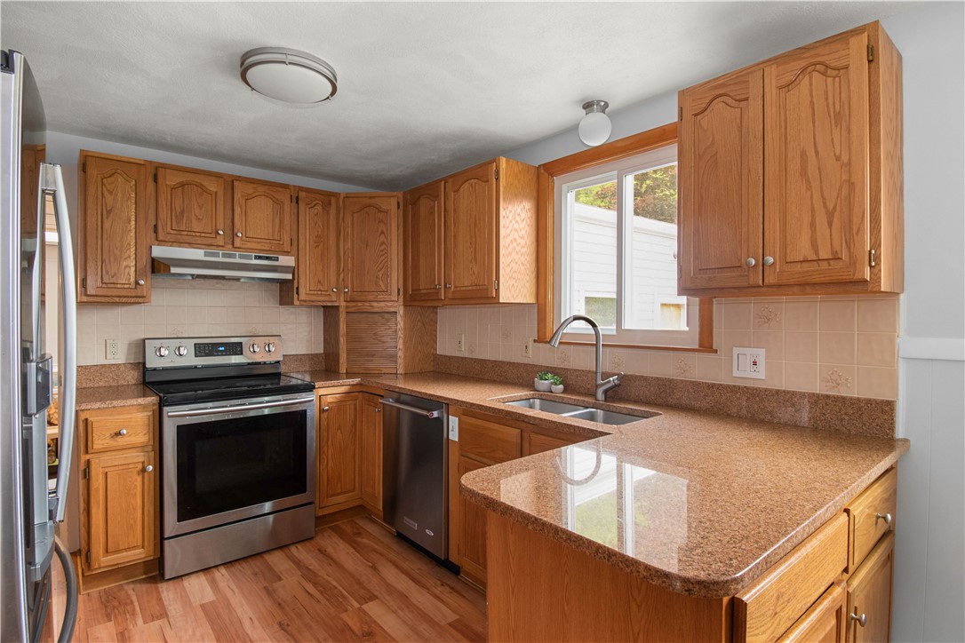 114 Johnson Boulevard Coventry, RI 02816 - Photo 9 of 27