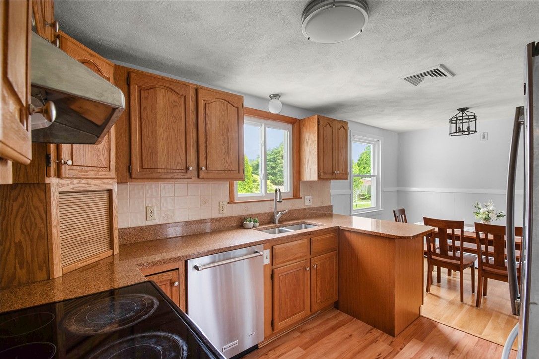 114 Johnson Boulevard Coventry, RI 02816 - Photo 10 of 27