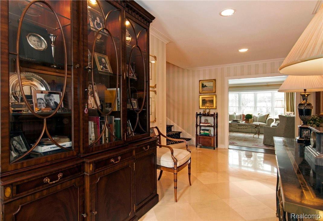 566 Shelden Road Grosse Pointe, MI 48236 - Photo 4 of 73 4.jpg