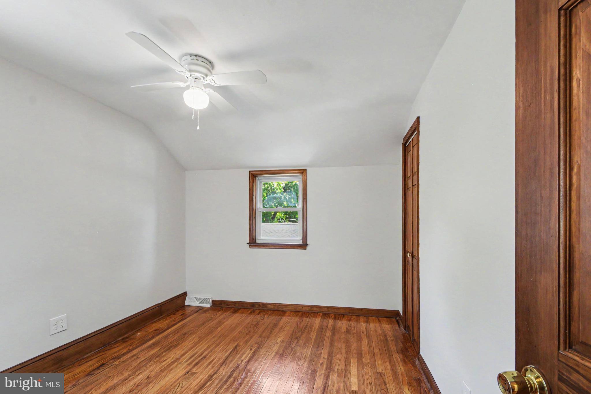 102 Redford Road Oreland, PA 19075 - Photo 19 of 43