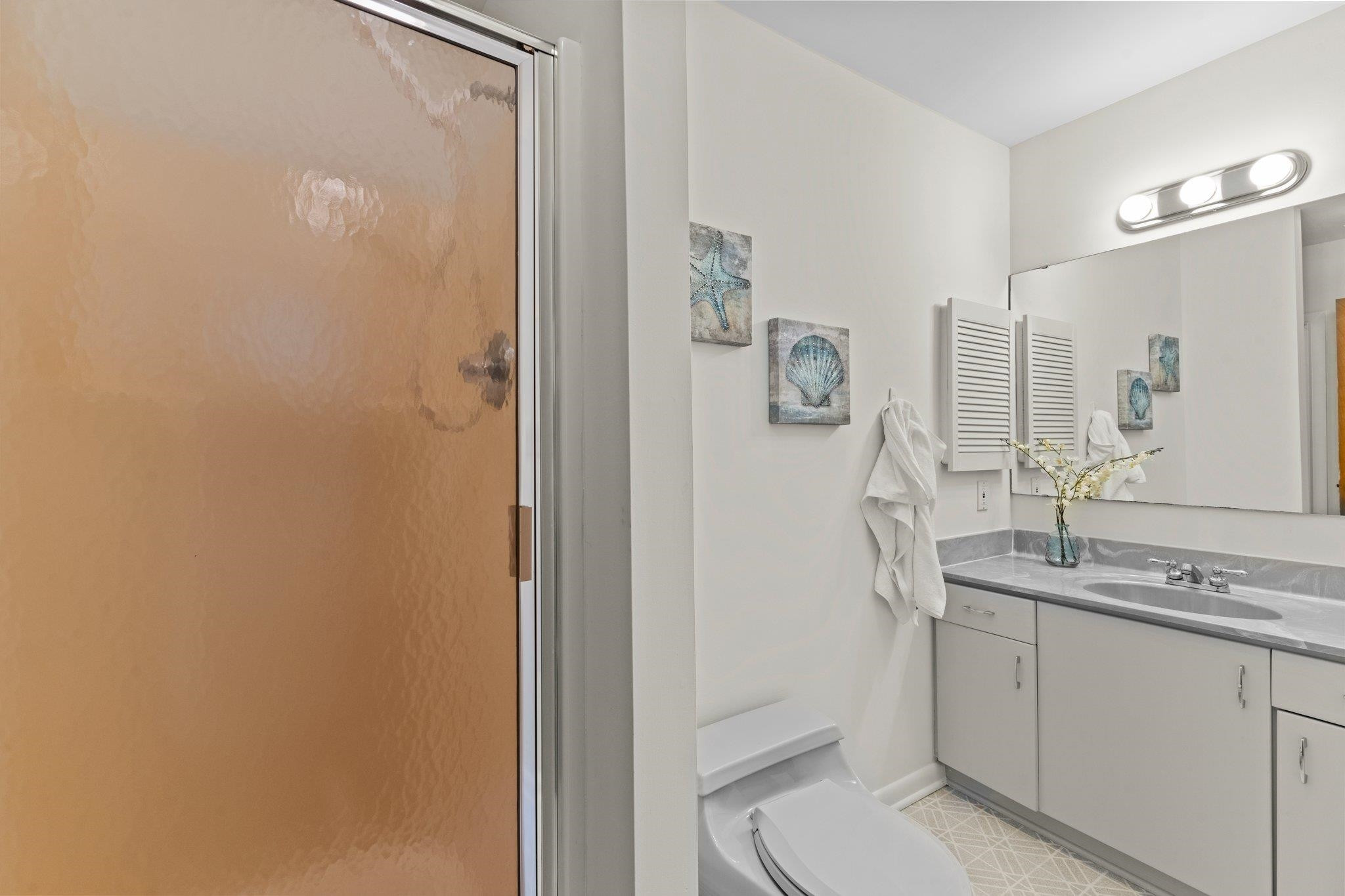 4505 Eliot Place Raleigh, NC 27609 - Photo 19 of 51 Full Bathroom