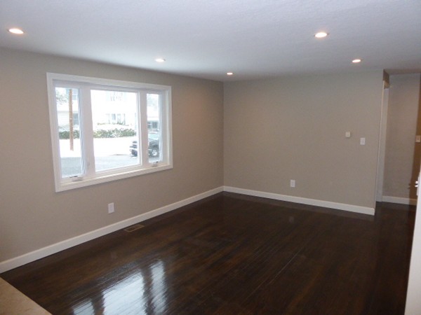 31 Plumtree Circle Springfield, MA 01118 - Photo 5 of 11