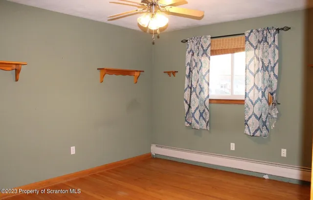 a view of entryway with window