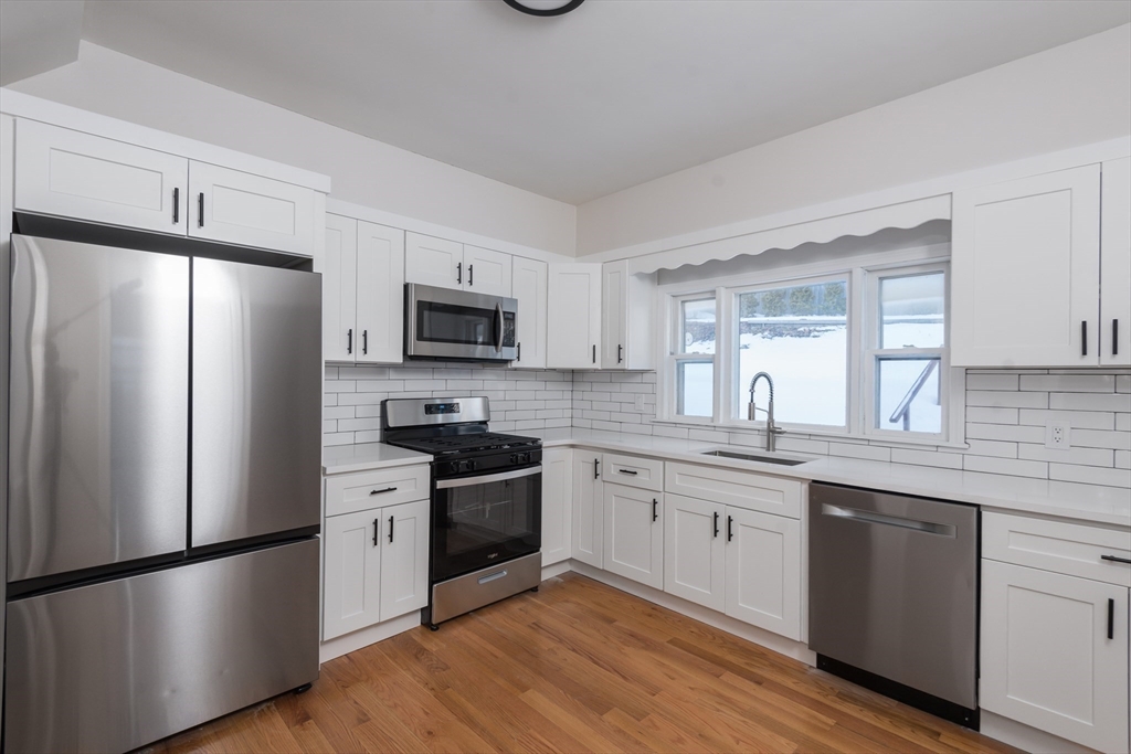 21 Upcrest Road Boston, MA 02135 - Photo 6 of 32