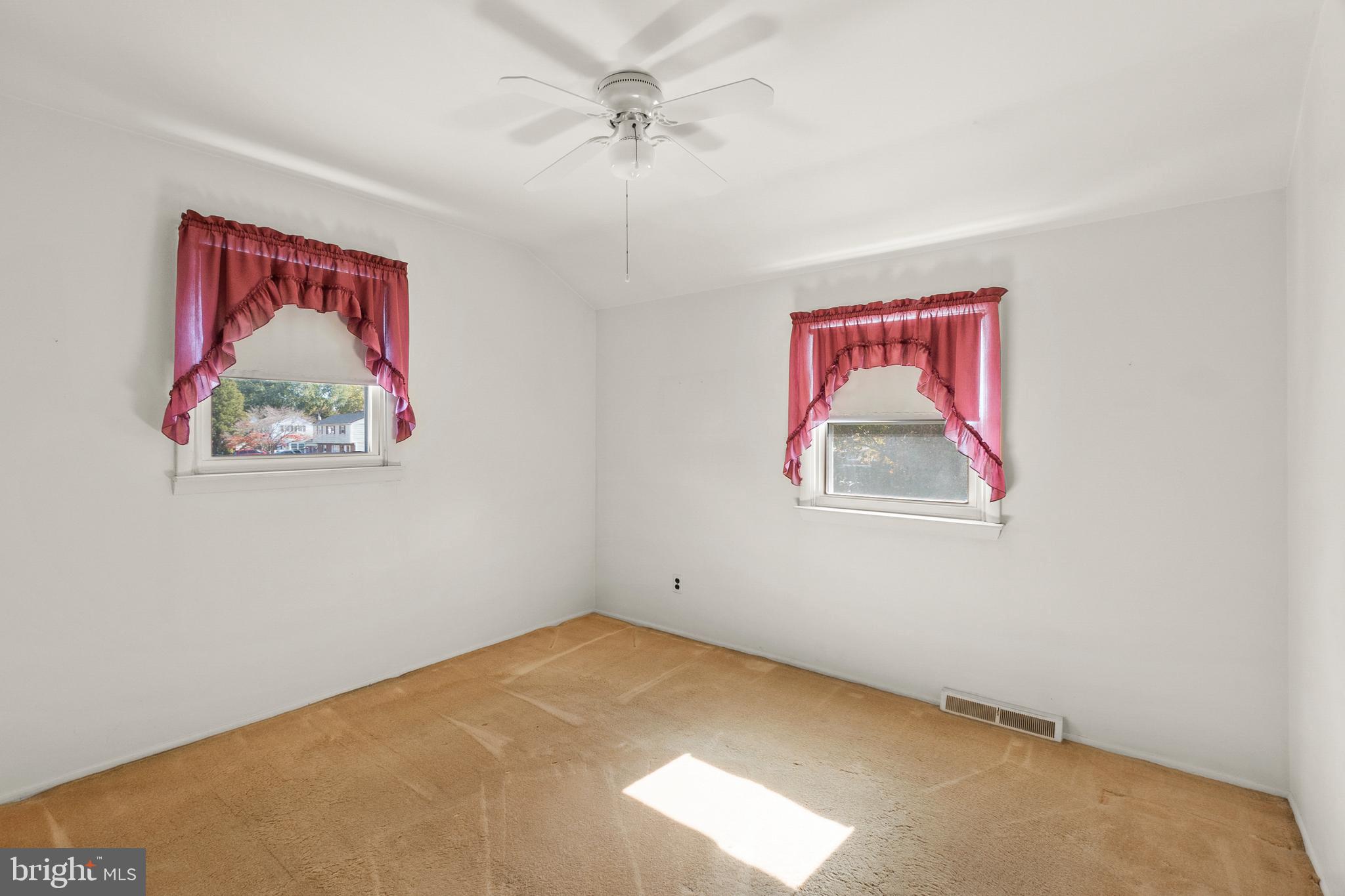 402 Blackstone Road Newark, DE 19713 - Photo 15 of 29 an empty room with windows