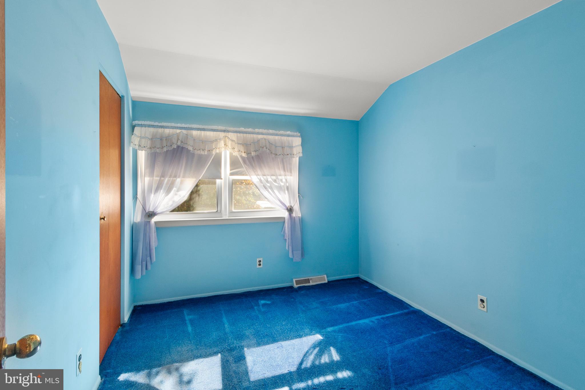 402 Blackstone Road Newark, DE 19713 - Photo 16 of 29 a room with wooden floor and a window