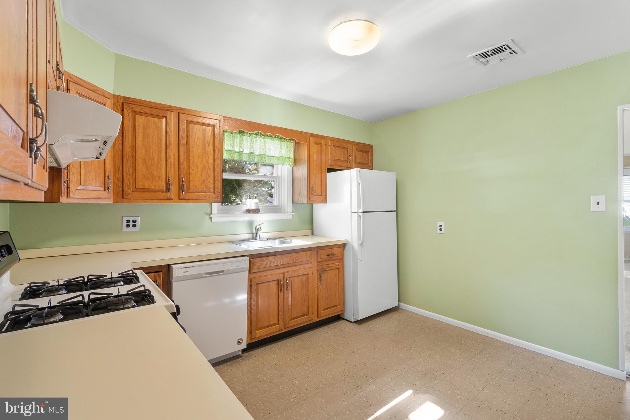 402 Blackstone Road Newark, DE 19713 - Photo 8 of 29 a kitchen that has a sink and a stove
