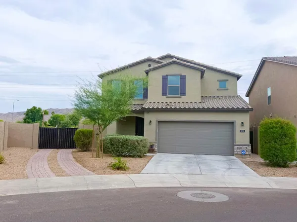 $2,975 | 3213 West Donner Drive, Phoenix, AZ 85041