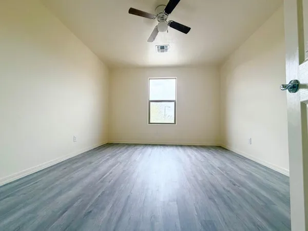 $2,975 | 3213 West Donner Drive, Phoenix, AZ 85041