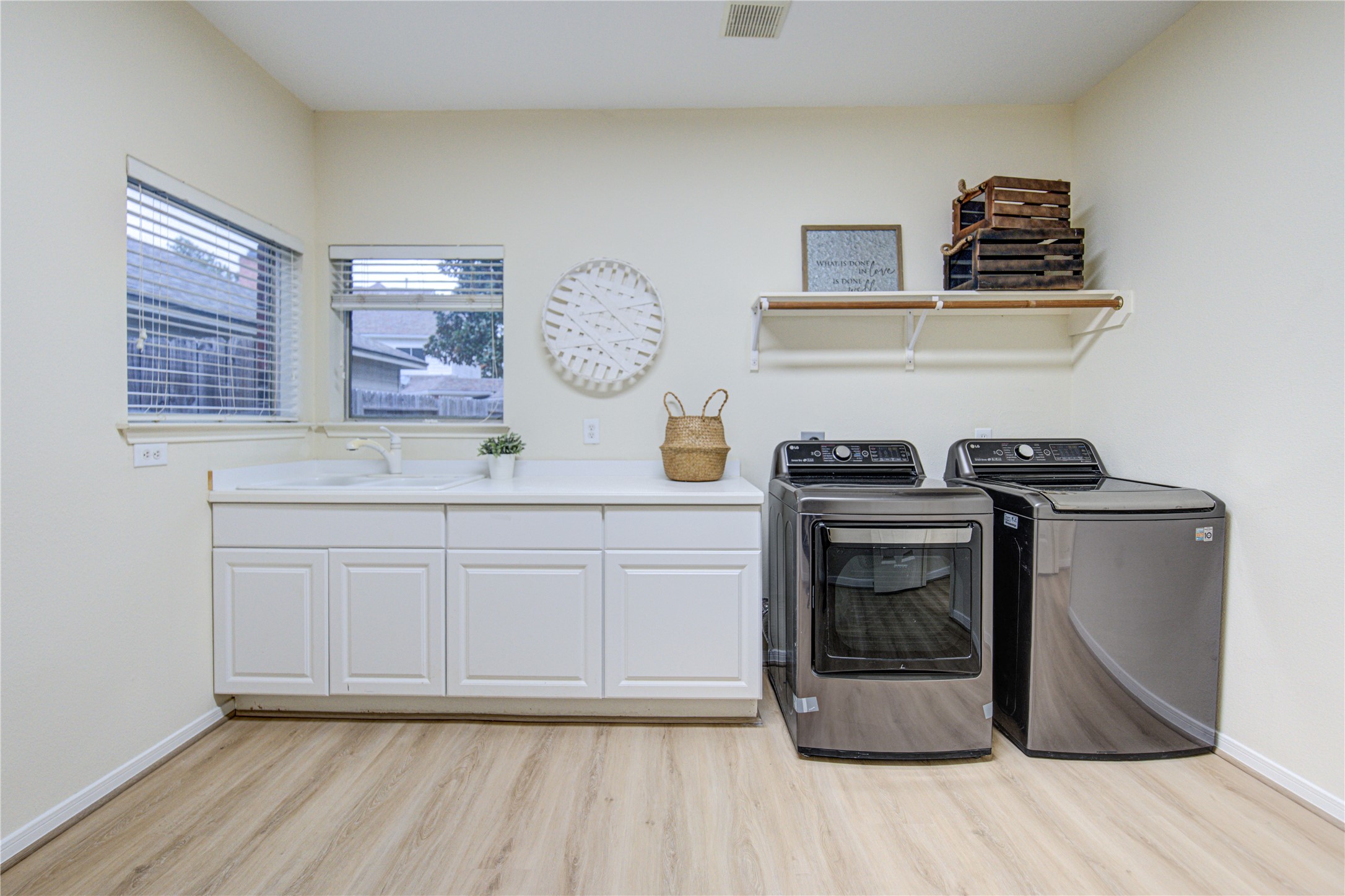 2327 Centerbrook Lane Katy, TX 77450 - Photo 25 of 47