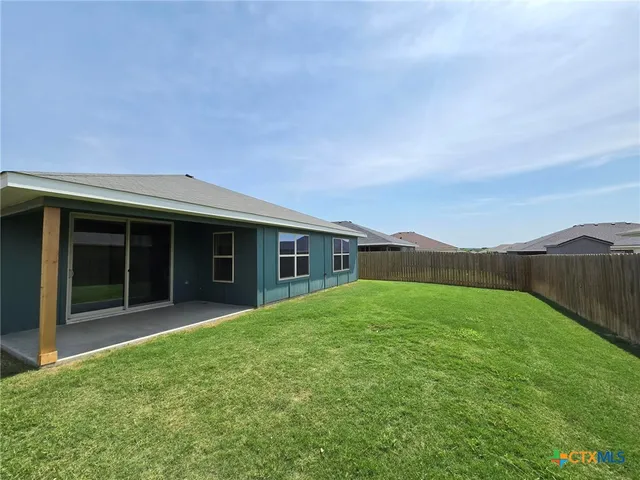 a view of a house with yard and porch
