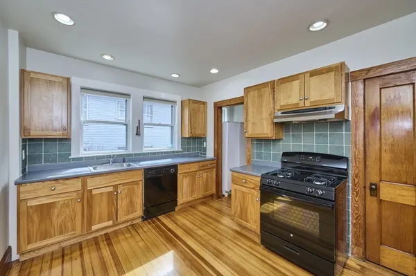$2,850 | 125 Winsor Avenue, Unit 1, Watertown, MA 02472