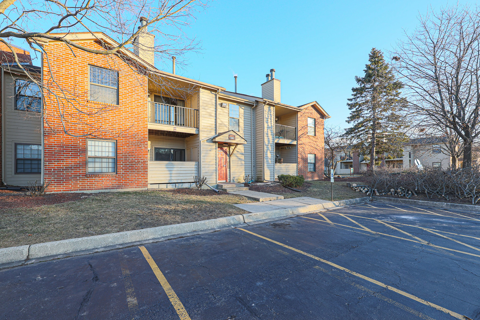 1961 North Hicks Road, Unit 111 Palatine, IL 60074 - Photo 5 of 42