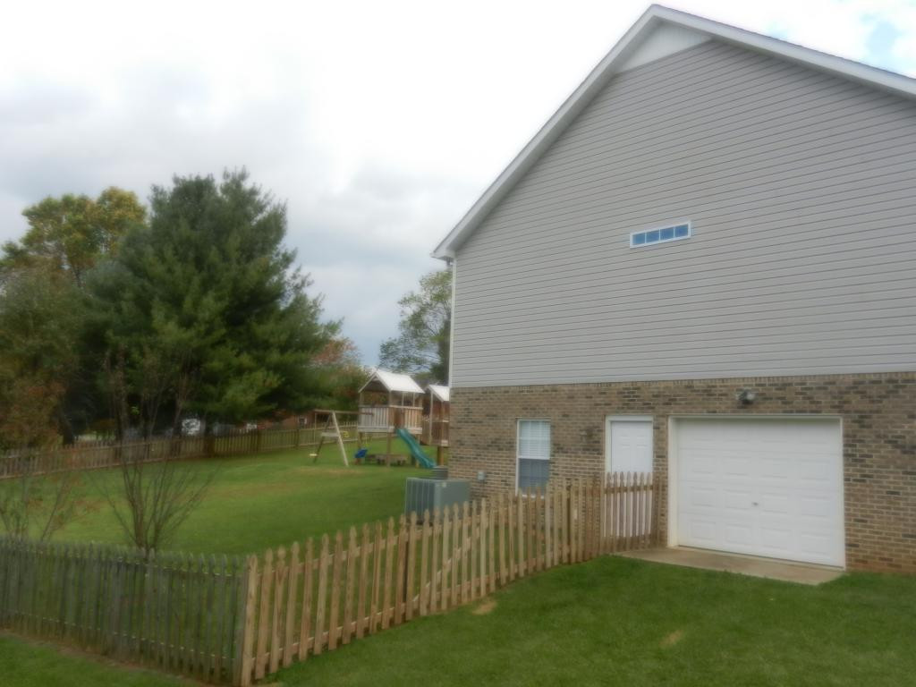 513 Walkers Bend Road Gray, TN 37615 - Photo 6 of 22 Lower Level Garage