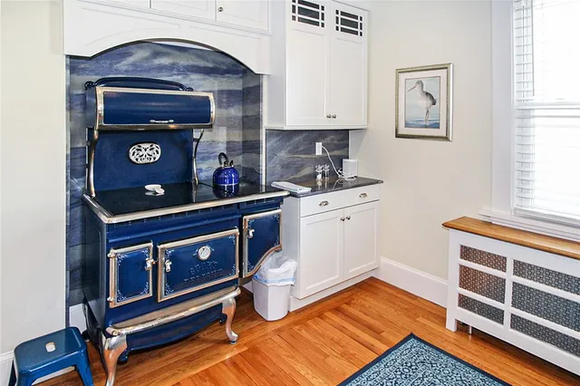 $4,000 | 28 West Narragansett Avenue, Newport, RI 02840