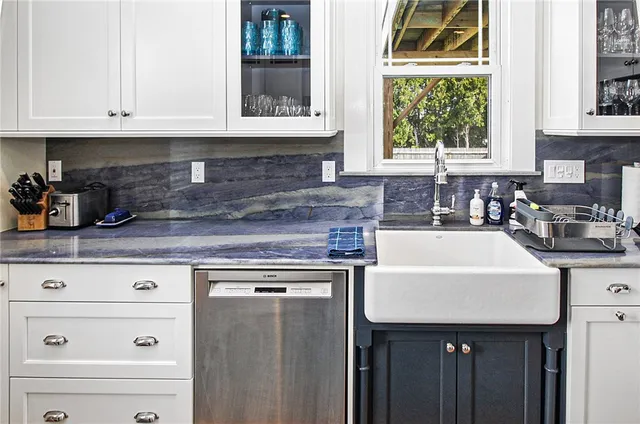 $4,000 | 28 West Narragansett Avenue, Newport, RI 02840