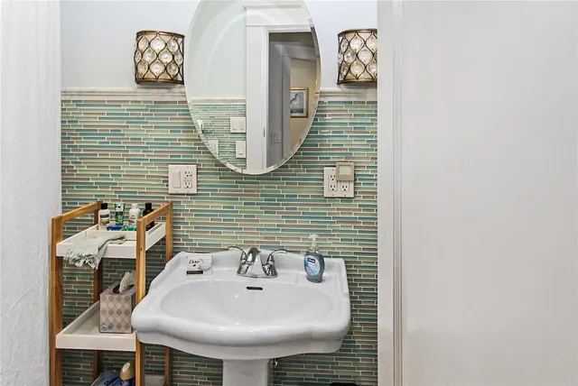 $4,000 | 28 West Narragansett Avenue, Newport, RI 02840