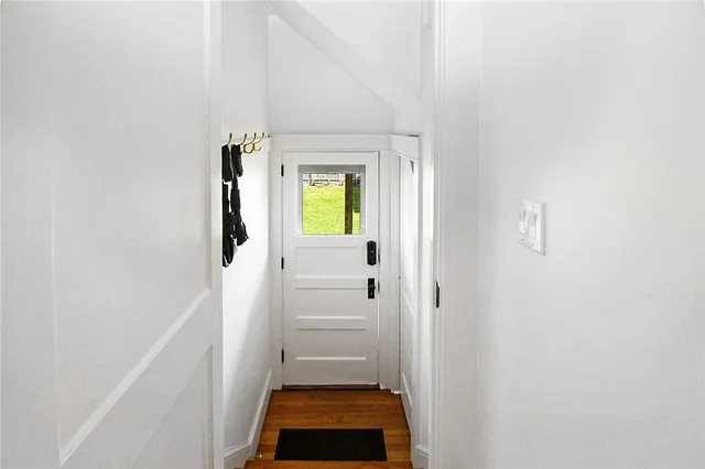 $4,000 | 28 West Narragansett Avenue, Newport, RI 02840