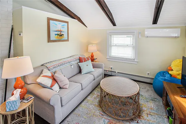 $4,000 | 28 West Narragansett Avenue, Newport, RI 02840