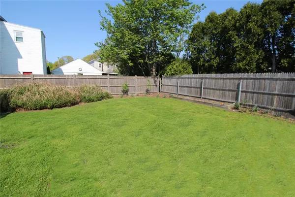 $4,000 | 28 West Narragansett Avenue, Newport, RI 02840