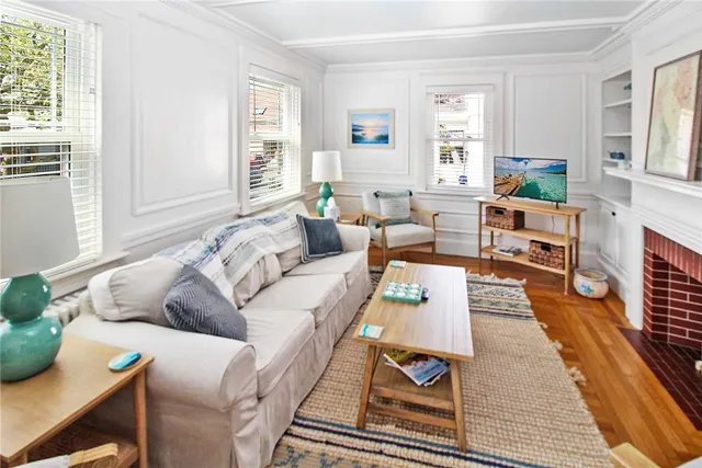 $4,000 | 28 West Narragansett Avenue, Newport, RI 02840