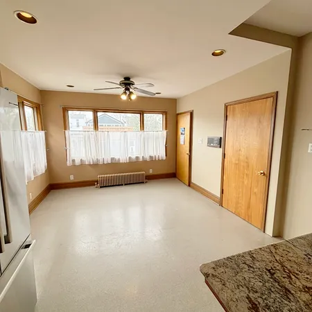 $3,500 | 2133 West Grace Street, Unit 2, Chicago, IL 60618