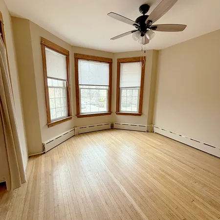 $3,500 | 2133 West Grace Street, Unit 2, Chicago, IL 60618