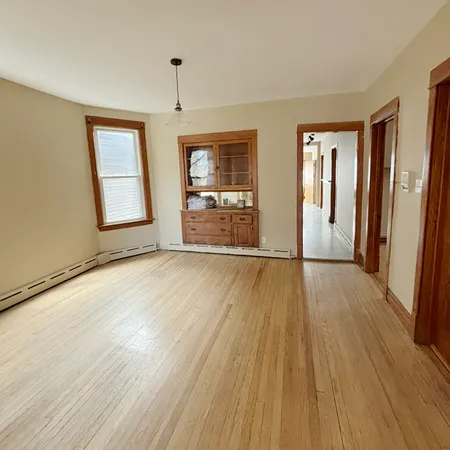 $3,500 | 2133 West Grace Street, Unit 2, Chicago, IL 60618