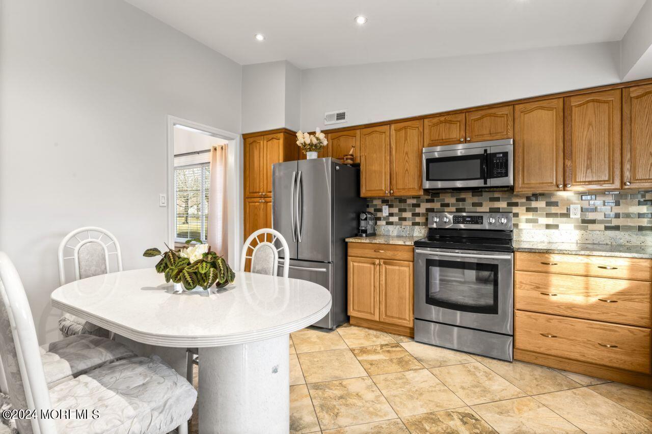 715 Elton Adelphia Road Freehold, NJ 07728 - Photo 14 of 43 HOM04224