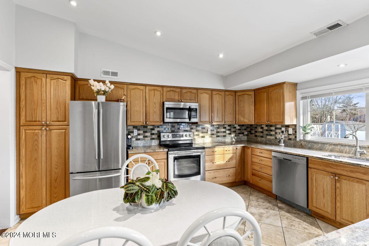 715 Elton Adelphia Road Freehold, NJ 07728 - Photo 16 of 43 HOM04234