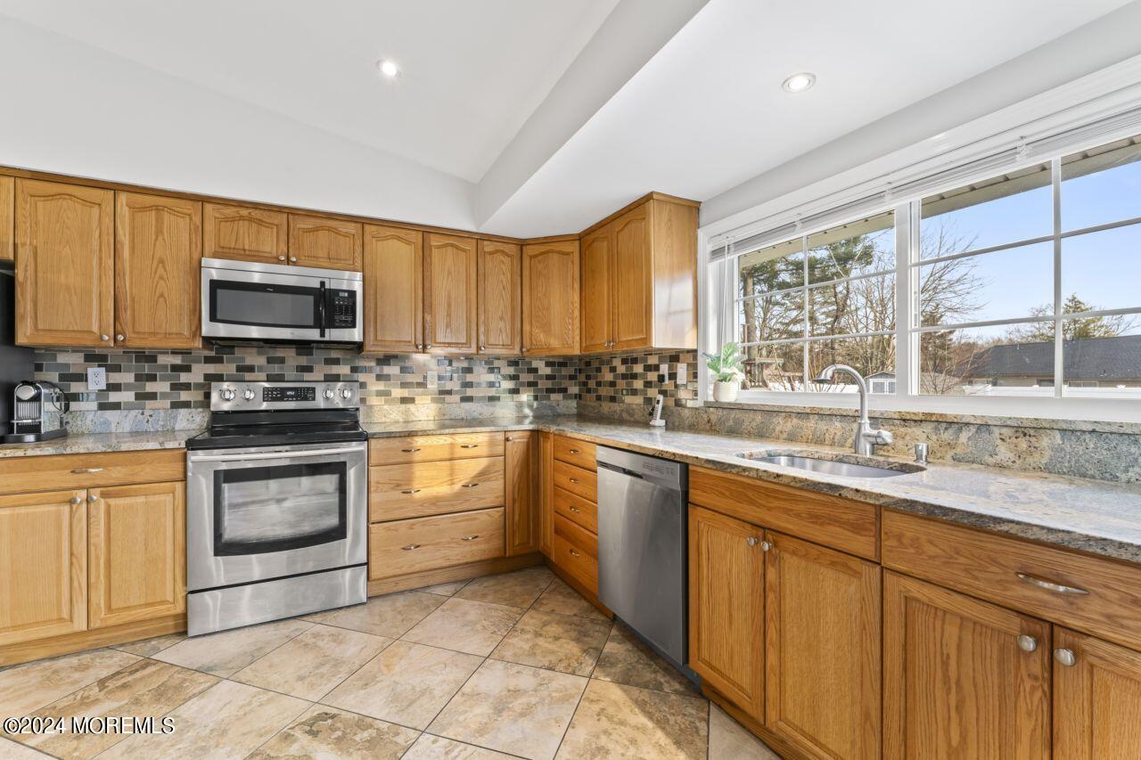 715 Elton Adelphia Road Freehold, NJ 07728 - Photo 17 of 43 HOM04229