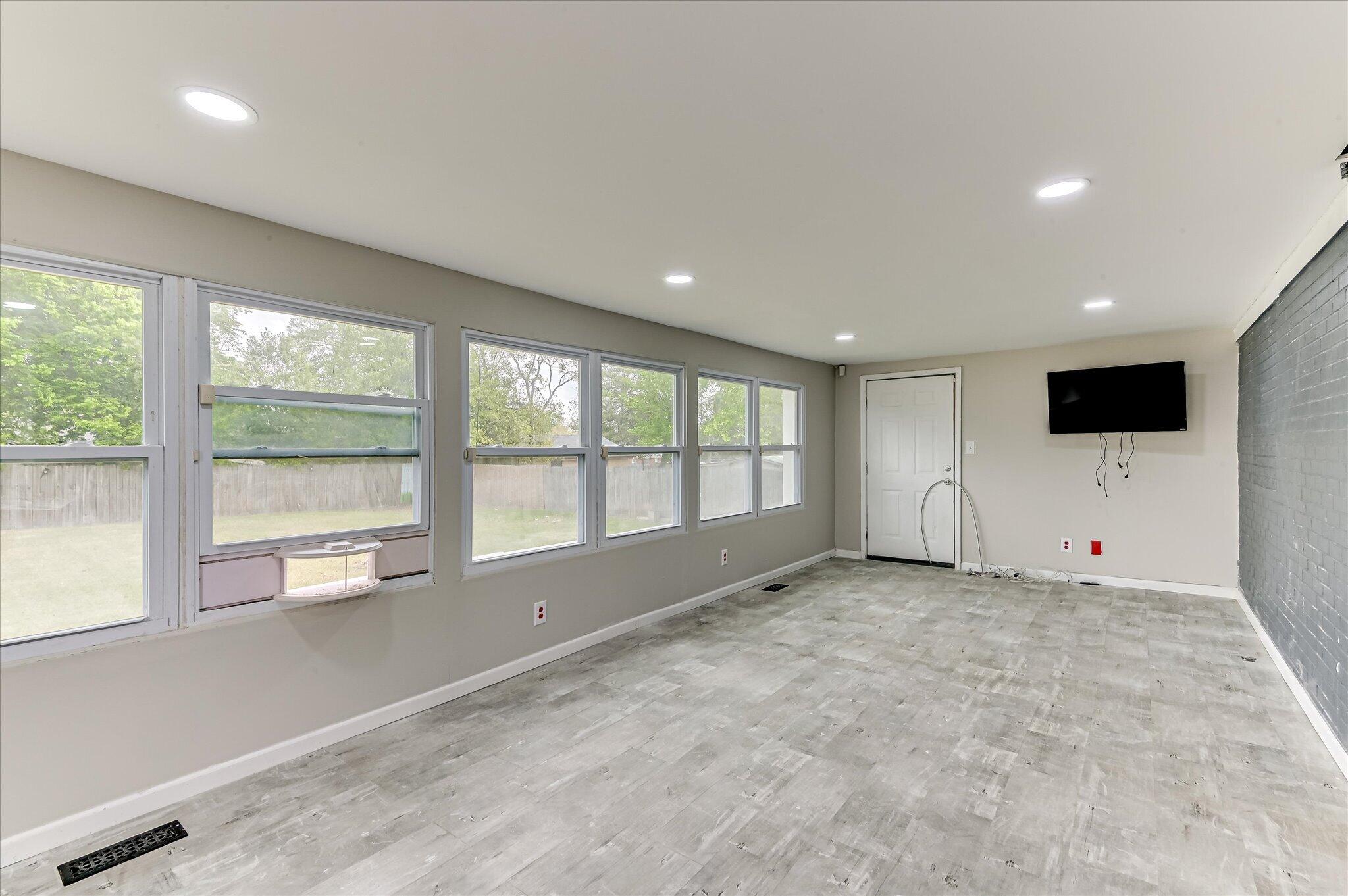 2143 Reedale Avenue Augusta, GA 30906 - Photo 15 of 22 Recreation/Sunroom