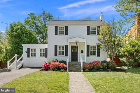 $950,000 | 10208 Summit Avenue, Kensington, MD 20895