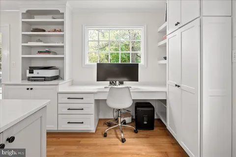 $950,000 | 10208 Summit Avenue, Kensington, MD 20895