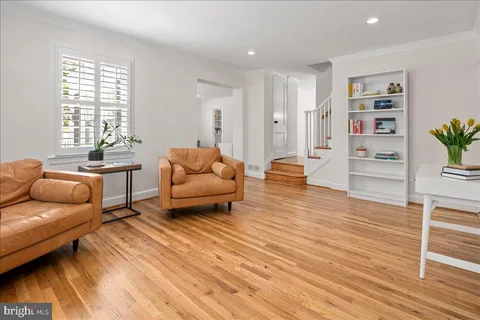 $950,000 | 10208 Summit Avenue, Kensington, MD 20895