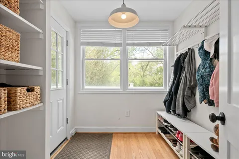 $950,000 | 10208 Summit Avenue, Kensington, MD 20895