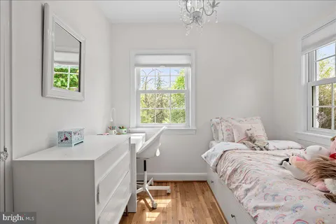 $950,000 | 10208 Summit Avenue, Kensington, MD 20895
