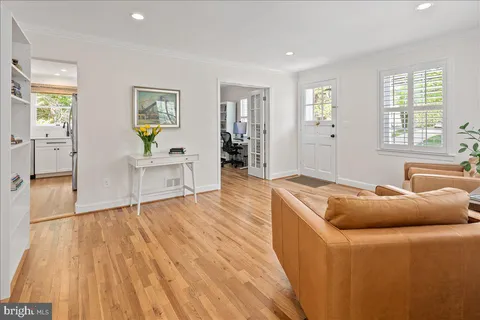 $950,000 | 10208 Summit Avenue, Kensington, MD 20895