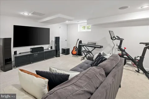 $950,000 | 10208 Summit Avenue, Kensington, MD 20895