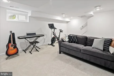 $950,000 | 10208 Summit Avenue, Kensington, MD 20895