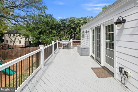 $950,000 | 10208 Summit Avenue, Kensington, MD 20895