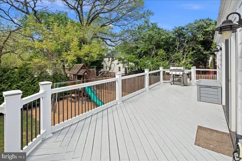 $950,000 | 10208 Summit Avenue, Kensington, MD 20895