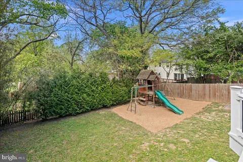 $950,000 | 10208 Summit Avenue, Kensington, MD 20895