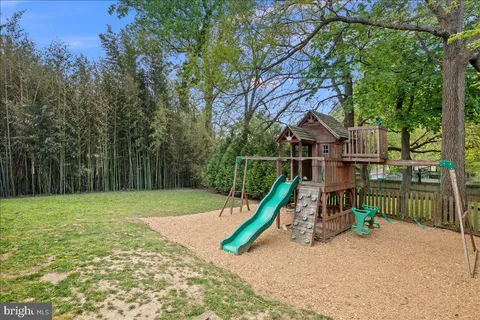 $950,000 | 10208 Summit Avenue, Kensington, MD 20895