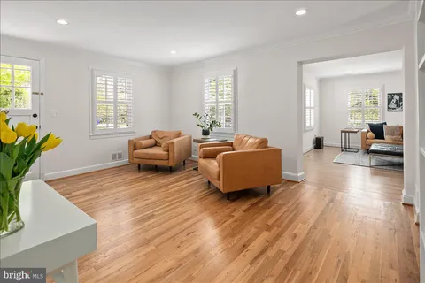 $950,000 | 10208 Summit Avenue, Kensington, MD 20895