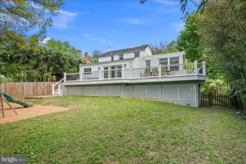 $950,000 | 10208 Summit Avenue, Kensington, MD 20895