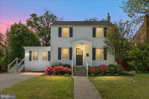 $950,000 | 10208 Summit Avenue, Kensington, MD 20895