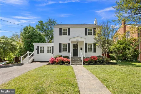 $950,000 | 10208 Summit Avenue, Kensington, MD 20895