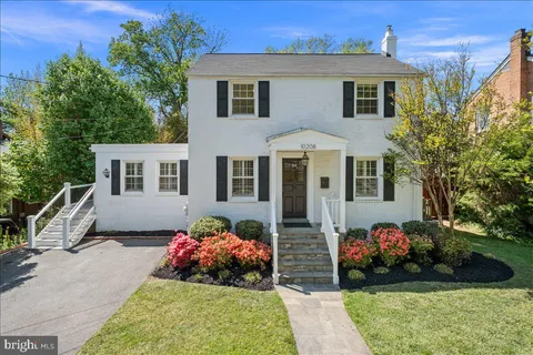 $950,000 | 10208 Summit Avenue, Kensington, MD 20895